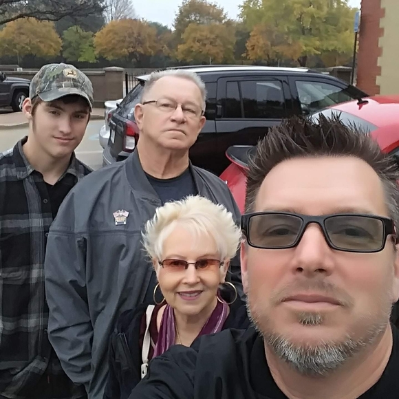 Meet your Posher, Tracy - Picture 1 of 1